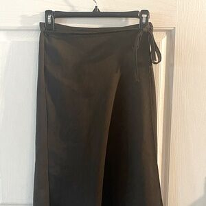 Unknown Brand, Army green wrap around skirt, size medium.